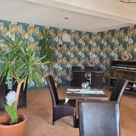 Logis Hotel Restaurant L'Escapade ラマストル エクステリア 写真