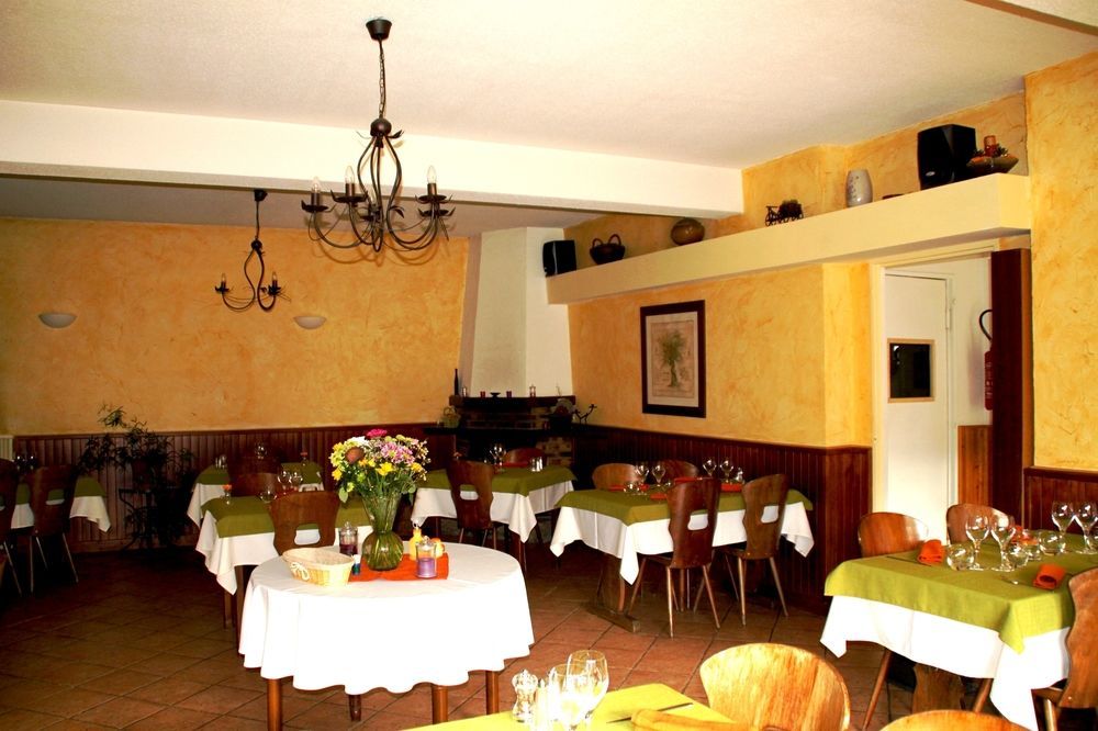 Logis Hotel Restaurant L'Escapade ラマストル エクステリア 写真